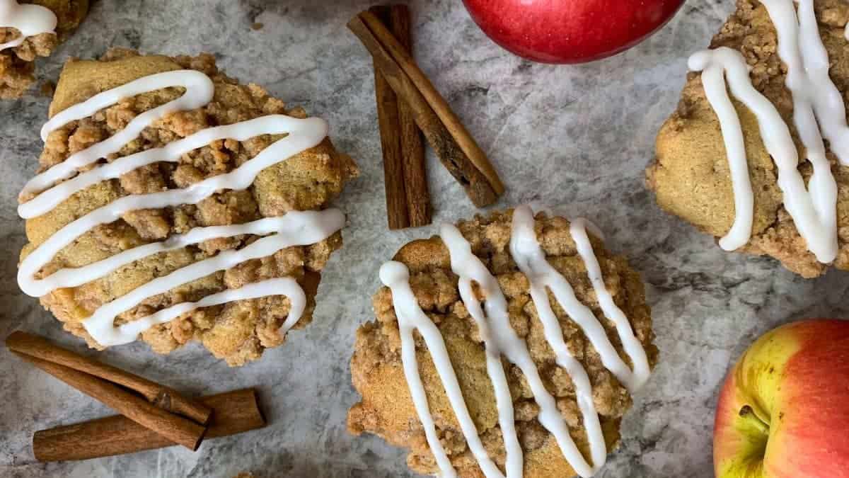 apple sourdough muffins