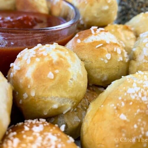 sourdough discard pretzel bites with pizza sauce