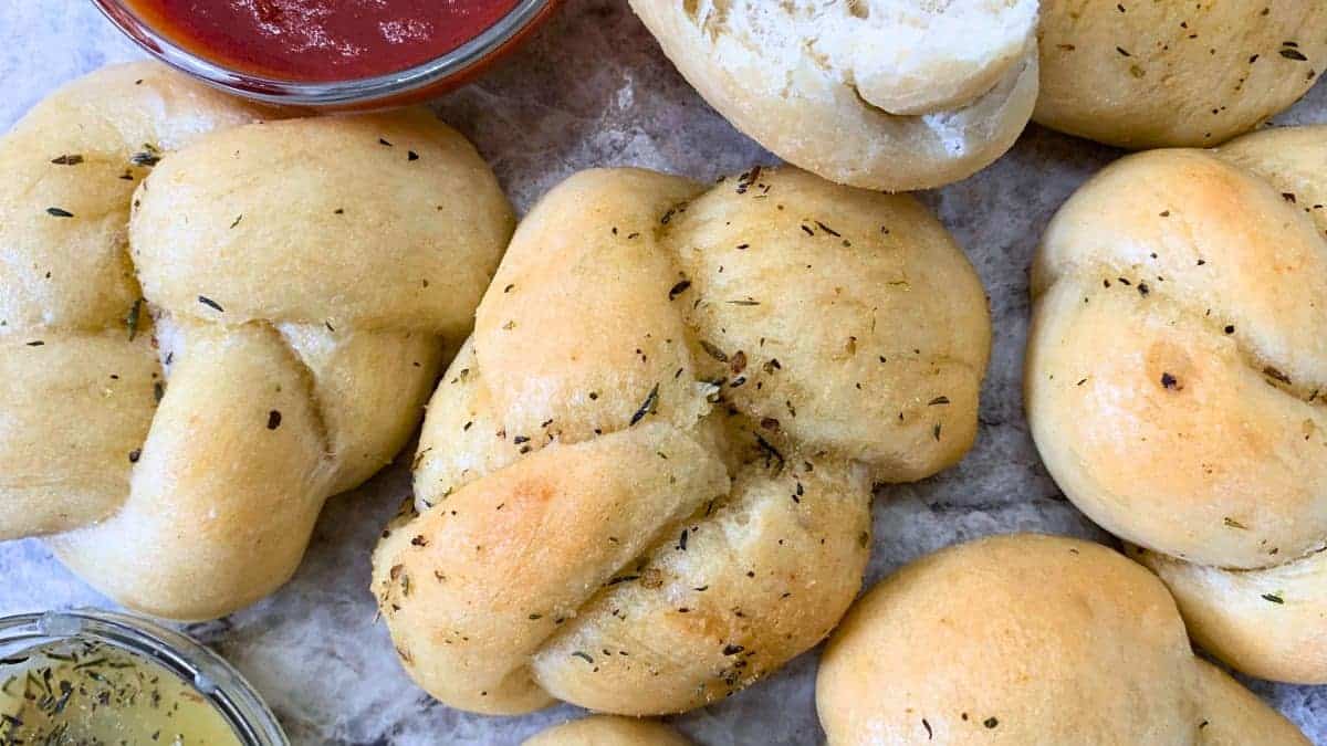 sourdough discard garlic knots